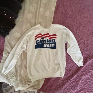 Vintage Clinton gore sweatshirt with no stains. Great condition